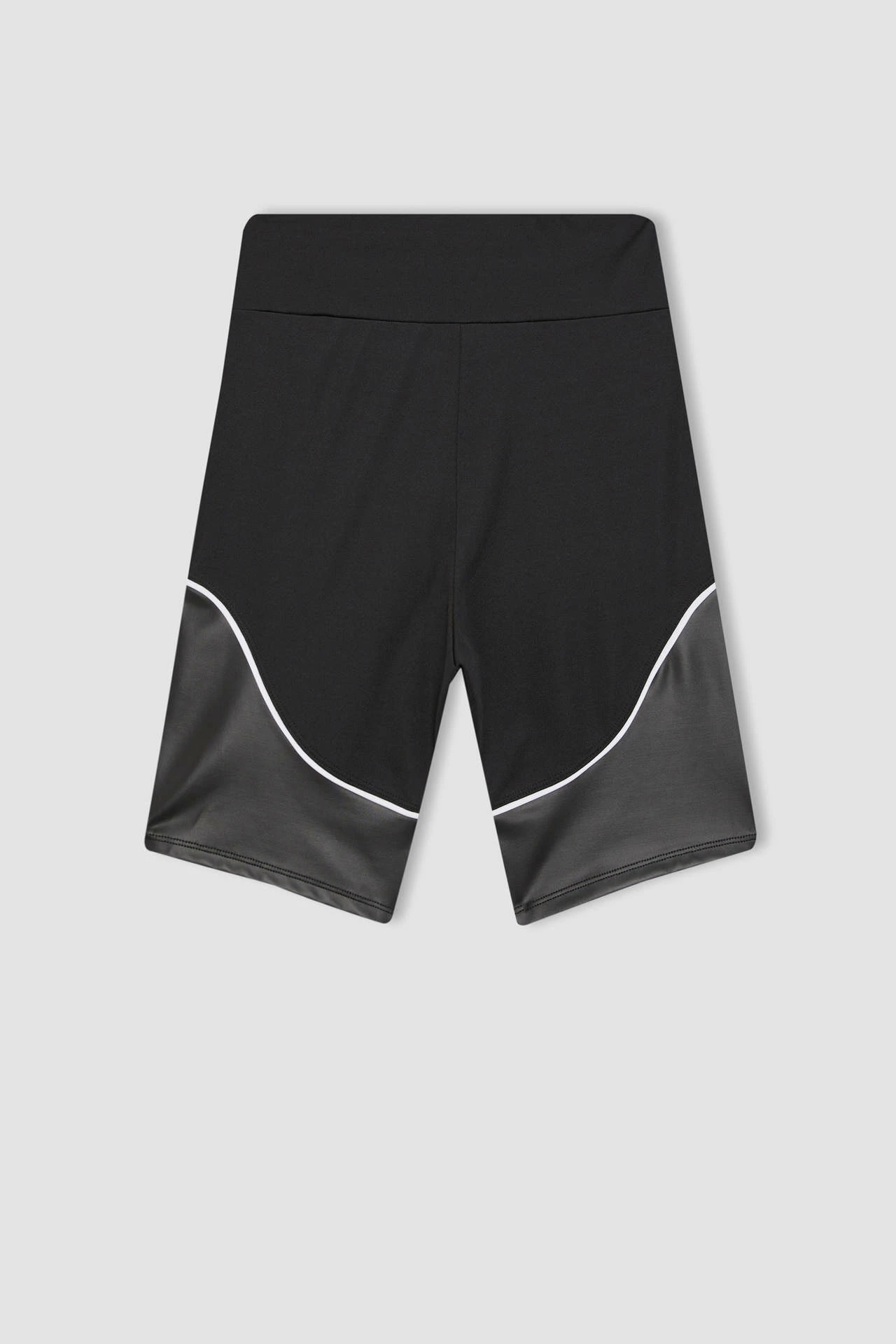 Shorce sportive për femra DeFacto, të zeza