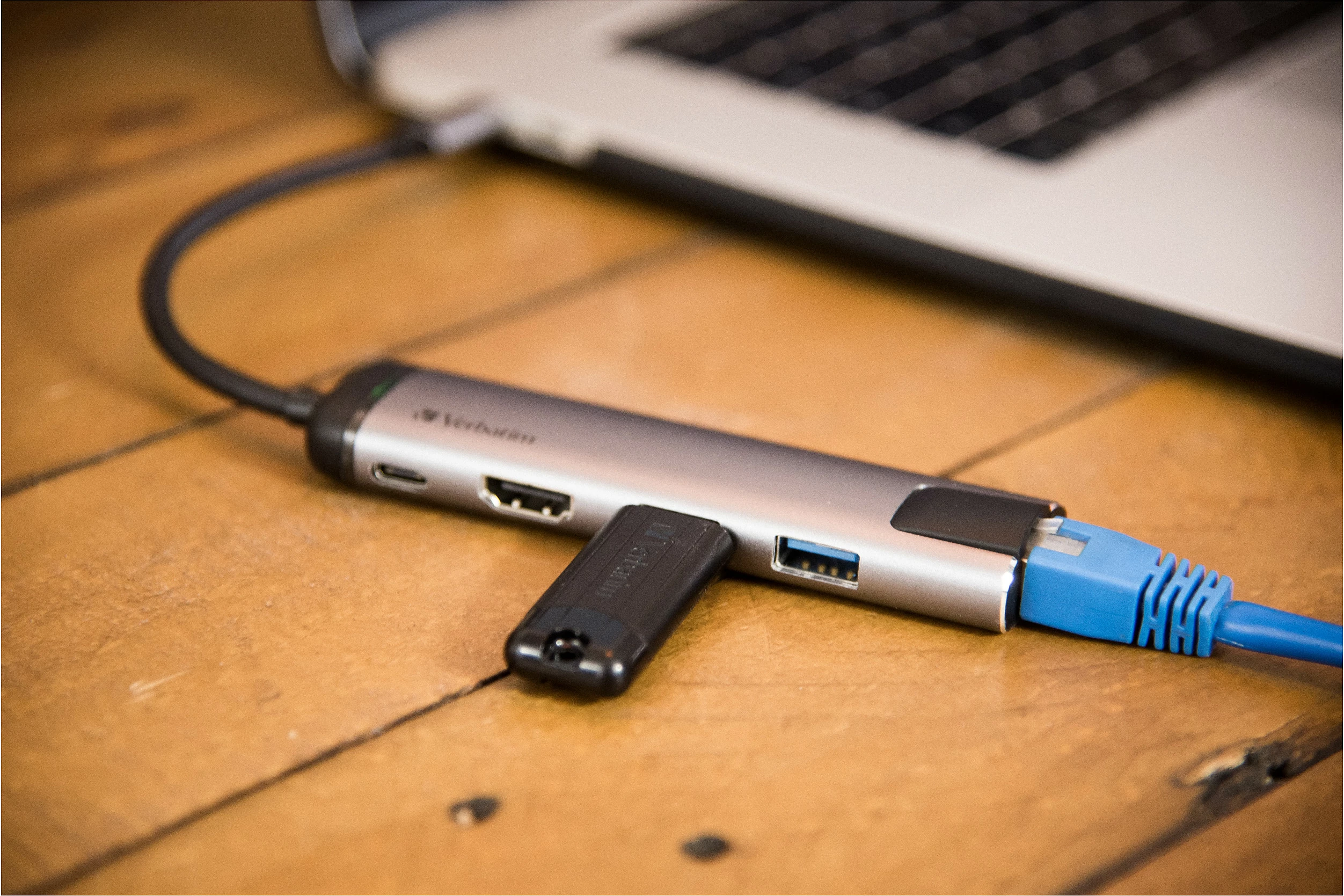 Hub USB-C Verbatim 49141, 3x USB-A + 1x USB-C PD + HDMI 4K + RJ-45 Ethernet, e zezë/argjend
