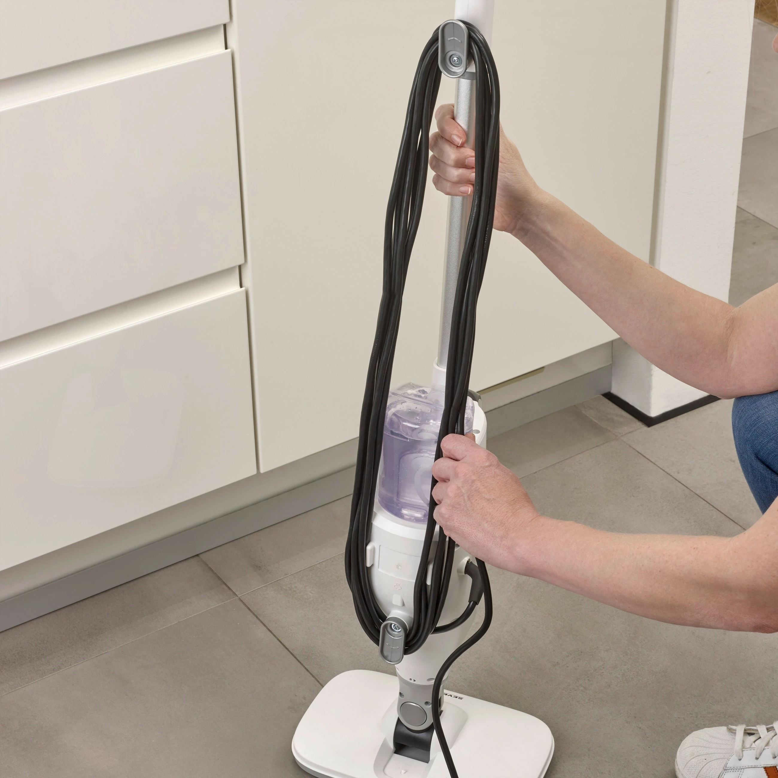 Fshesë elektrike Severin SC 7145, pa qese, bardhë, pastrim i thatë dhe i lagësht