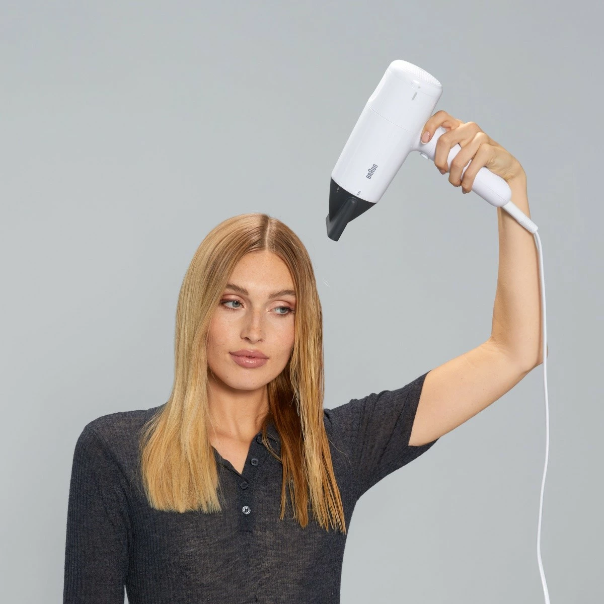 Tharëse flokësh Braun BRHD210E 2100W e bardhë me koncentrator