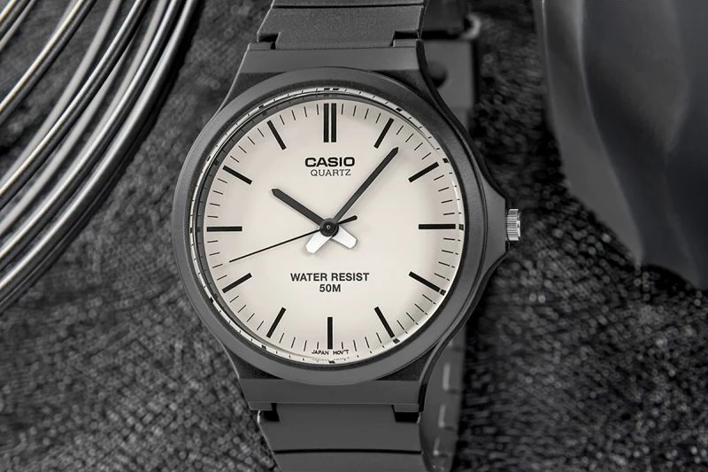 Orë dore për meshkuj Casio MW-240-7EVEF, e zezë, me kuti