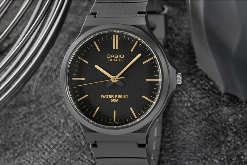 Orë dore për meshkuj Casio MW-240-1E2VEF, e zezë, me kuti