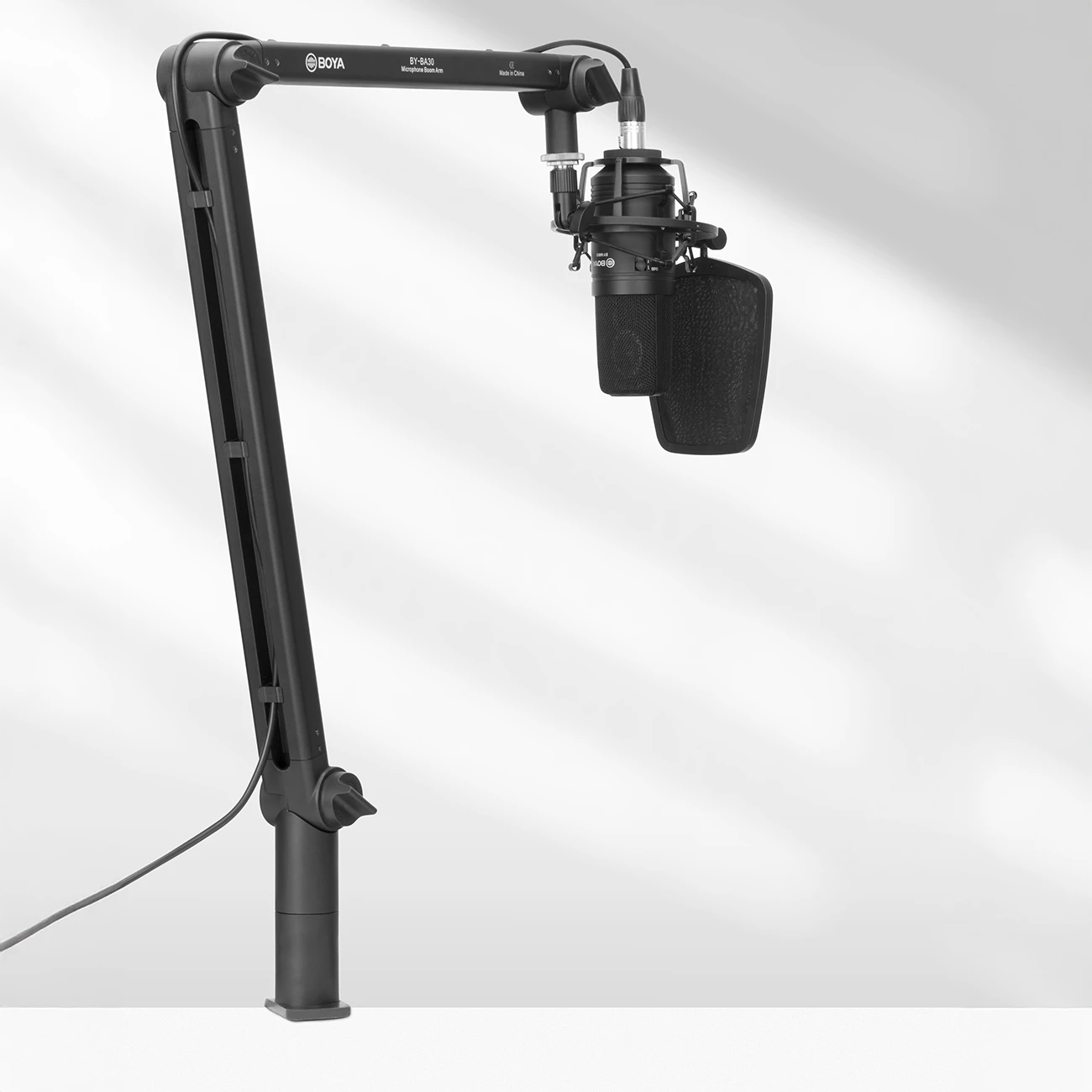 Krah mikrofoni desktop BOYA BY-BA30, kapëse tavoline, menaxhim kabllosh i fshehur, deri 1 kg, i zi