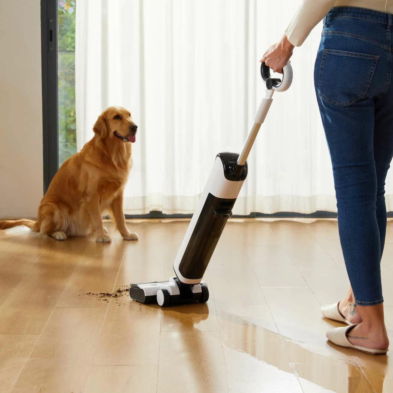 Fshesë elektrike vertikale UWANT D100 me larje, 17000Pa, 18000mAh, e bardhë me stacion karikimi/pastrimi