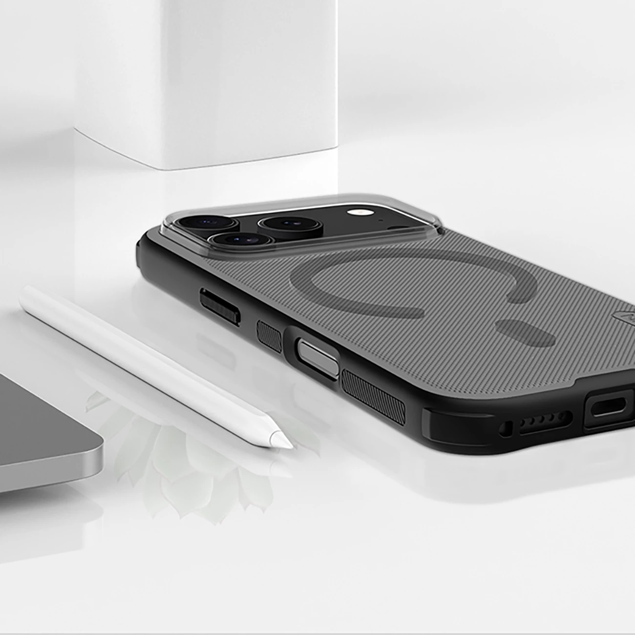 Mbështjellës Nillkin Super Frosted Shield Pro, për iPhone 17 Pro, MagSafe kompatibil, PC+TPU, e zezë transparente