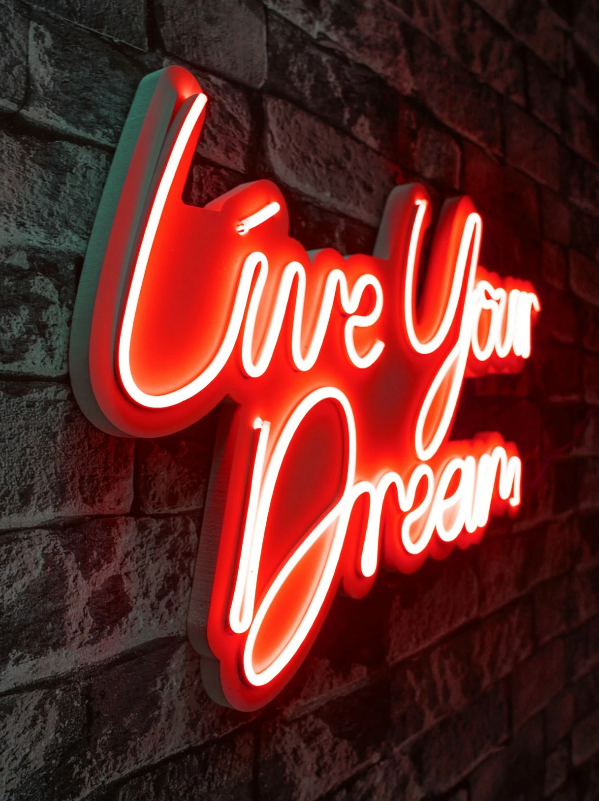 Dekor dritash LED plastike, 'Live Your Dream', ngjyrë e kuqe