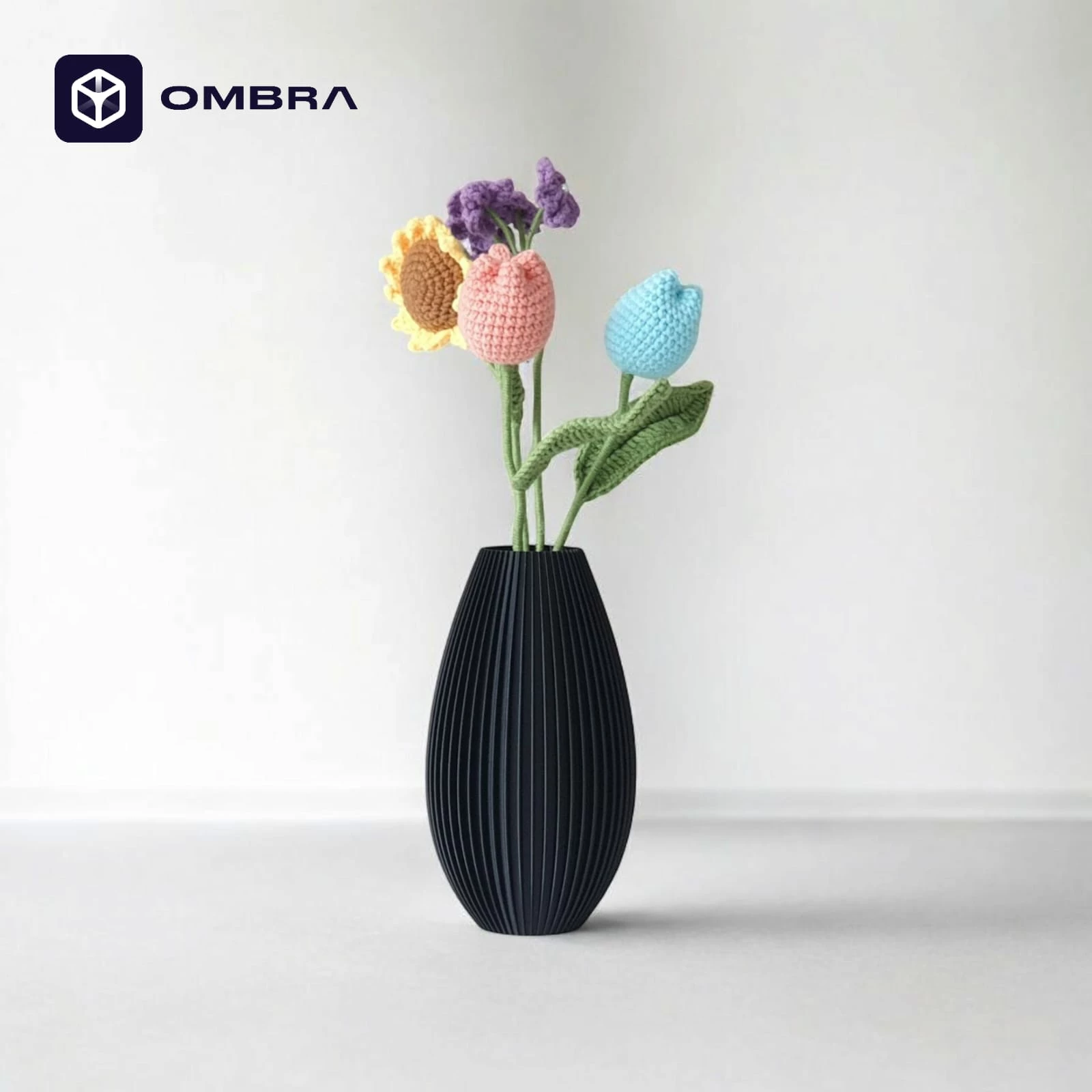 Vazo dekorative Modern Vase Ribbed, e kaltër