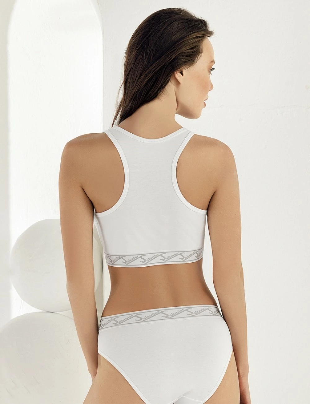 Trenerka për femra Şahinler MB2024-BY, e bardhë