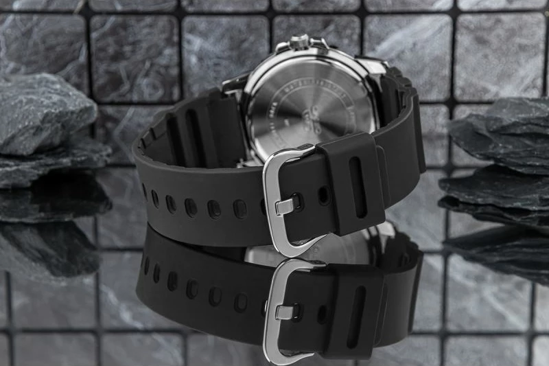 Orë dore për meshkuj CASIO, e zezë