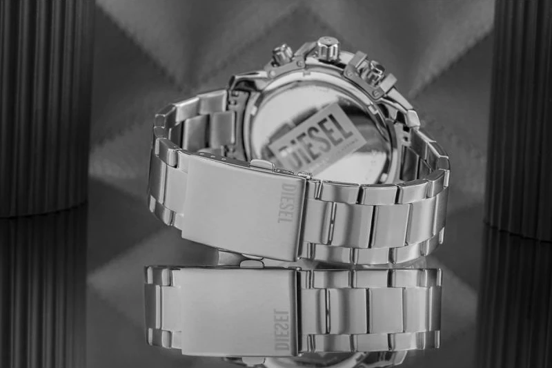 Orë dore për meshkuj Diesel, e zezë