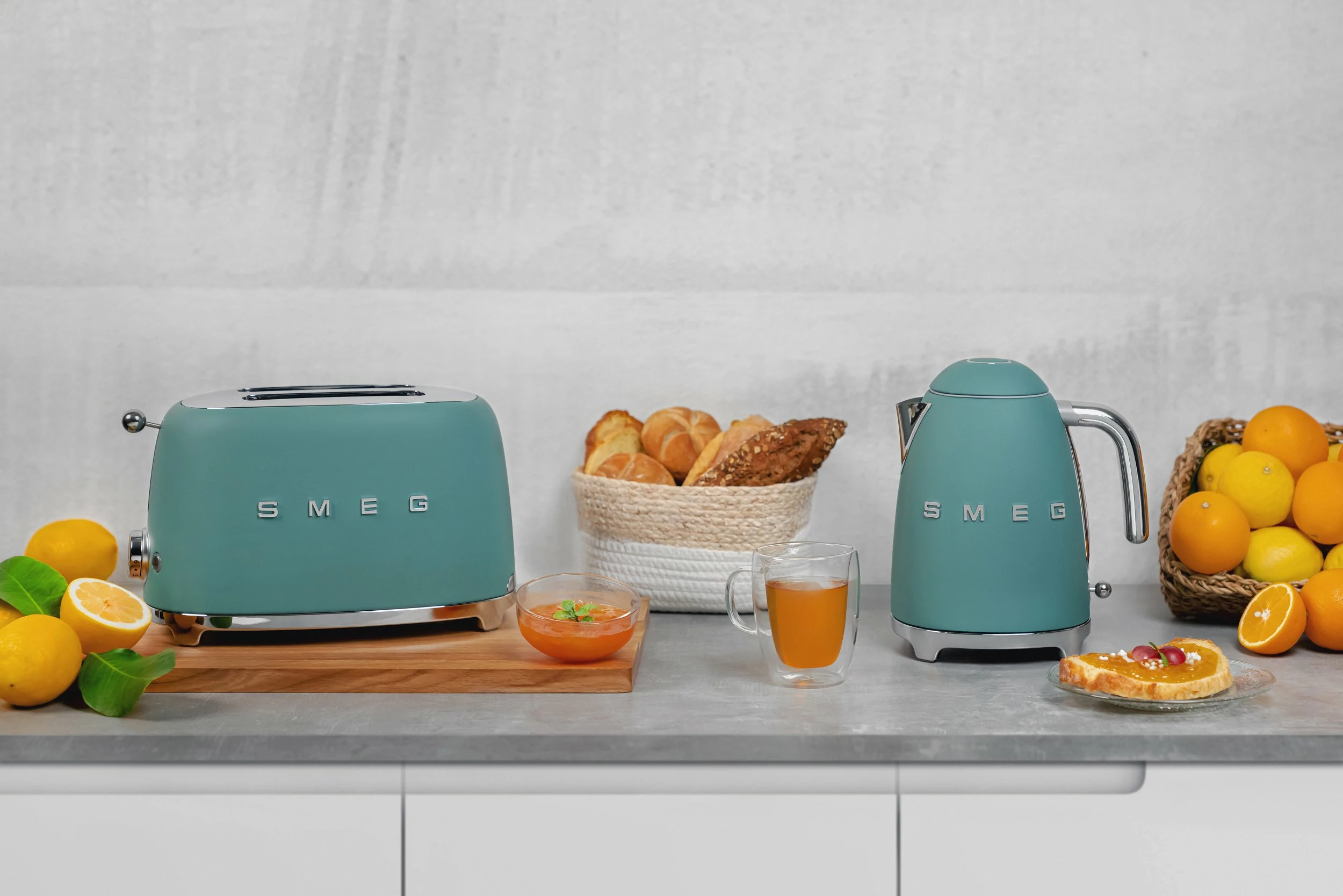 Çajnik elektrik SMEG KLF03EGMEU 1.7 L 2400 W, jeshile smerald matte
