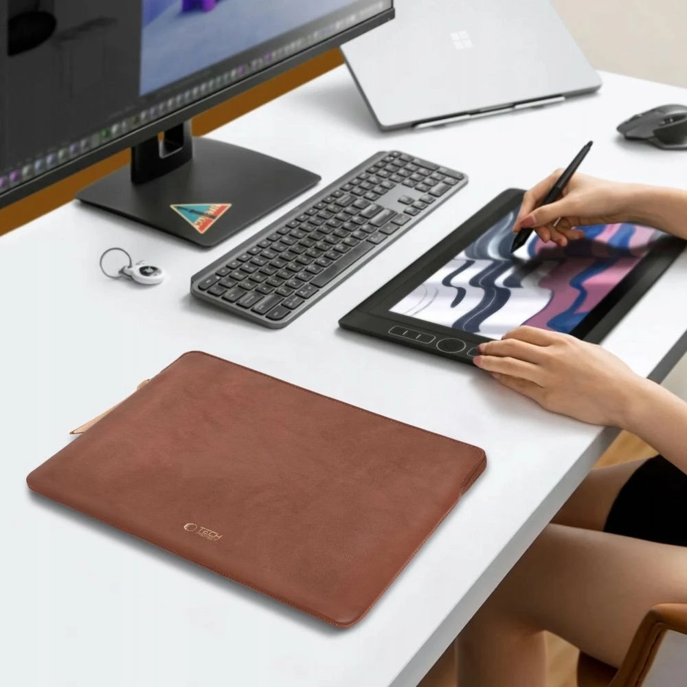 Mbështjellës për laptop Tech-Protect Fleece Case 16\", me zinxhir, lëkurë artificiale, kafe