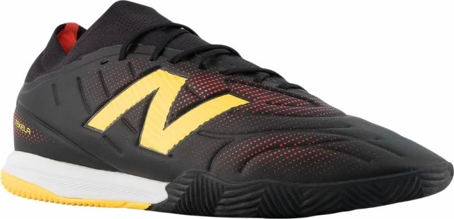 Atlete futbolli për meshkuj New Balance Tekela Team Low Laced IN V5, të zeza
