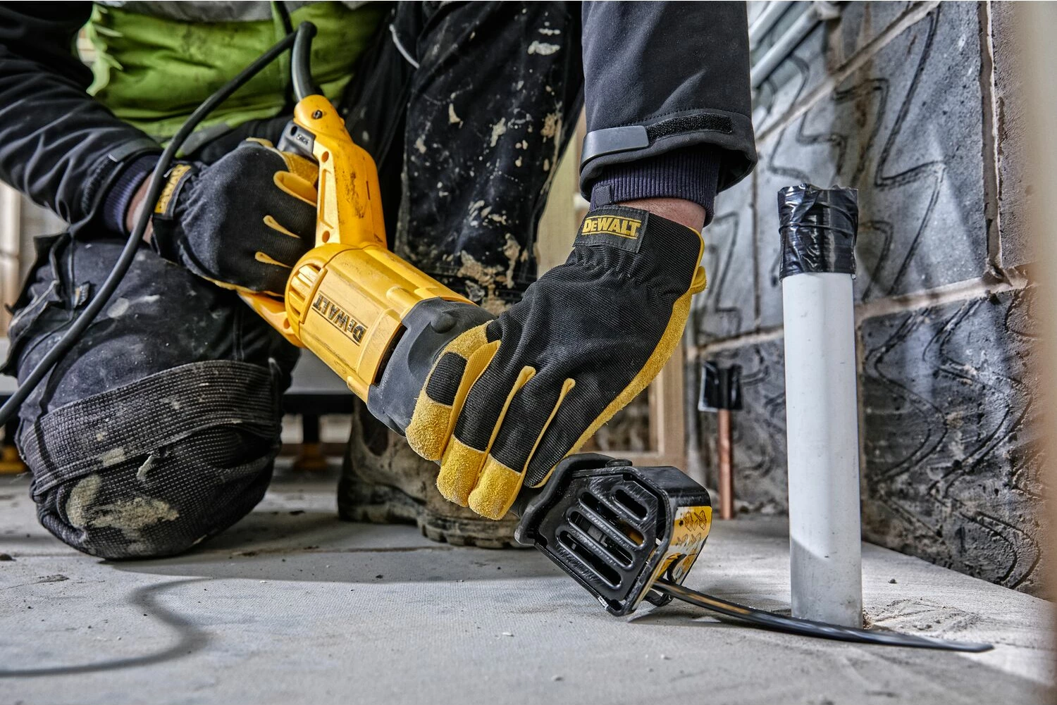 Sharrë reciproke DeWalt DWE305PK 1100 W, goditje 29 mm, me kuti transporti, e verdhë/zezë
