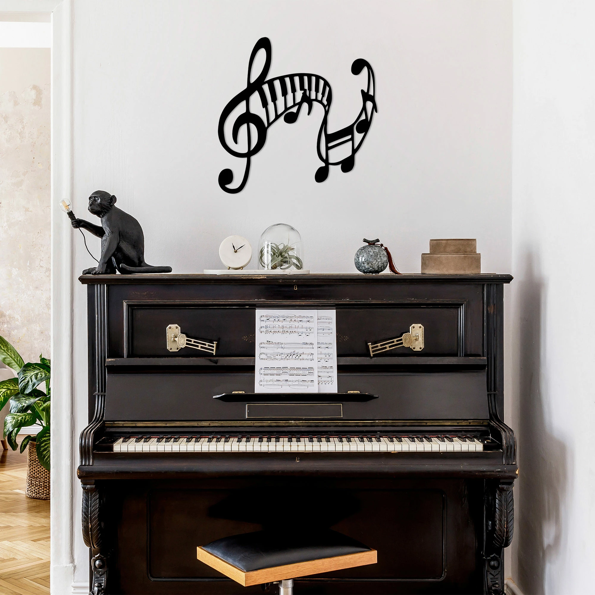 Aksesor dekorativ muri prej metali, motiv muzikor, ngjyrë e zezë, 70x68cm
