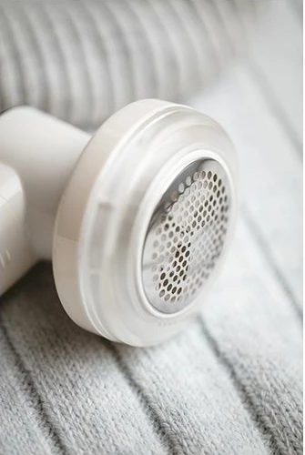 Heqës topthash për rroba ADLER AD9615, sipërfaqe 5 cm, me bateri 2xAA, e bardhë