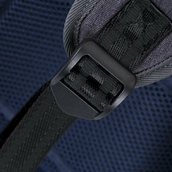 Çantë shpine për laptop RIVACASE 7760 15.6\", e zezë