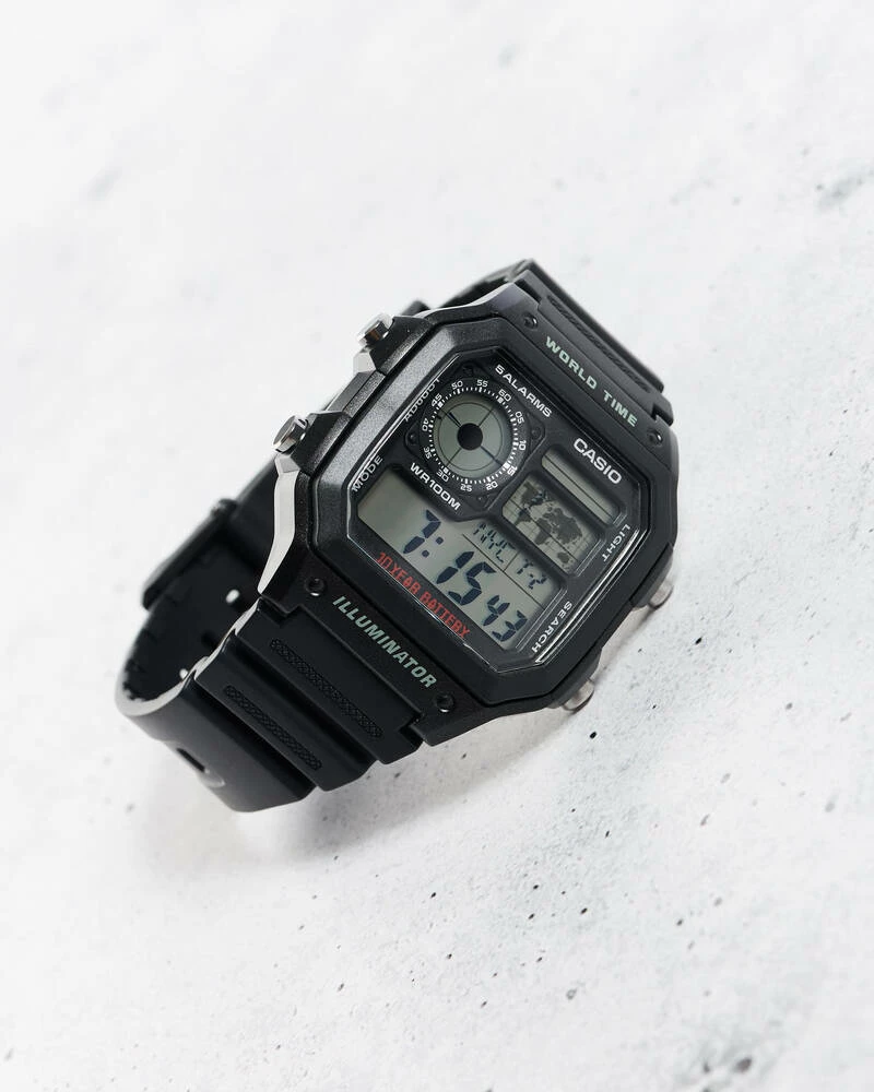 Orë dore Casio AE-1200WH-1A, e zezë