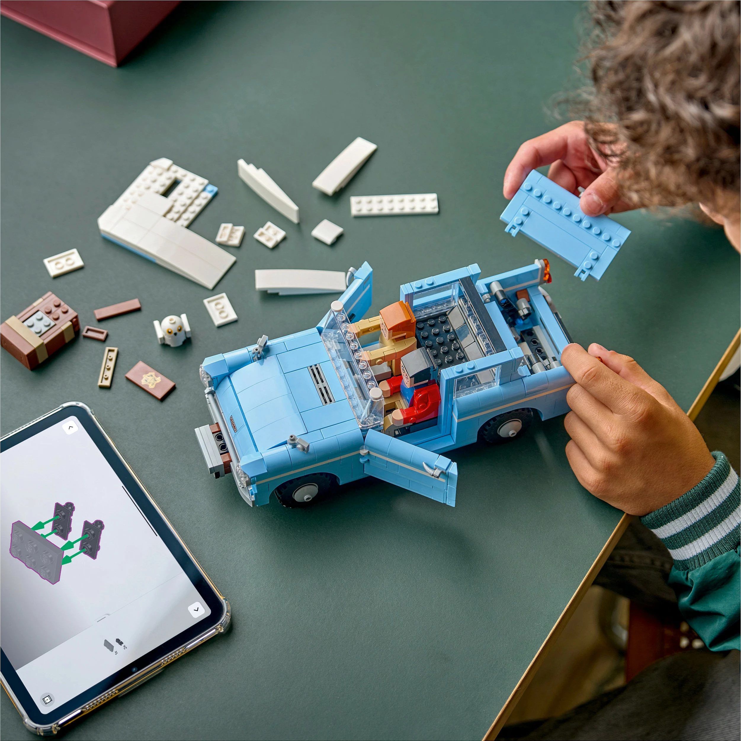 Set ndërtimi LEGO Harry Potter 76470, Enchanted Flying Ford Anglia, 868 copë, multikolor