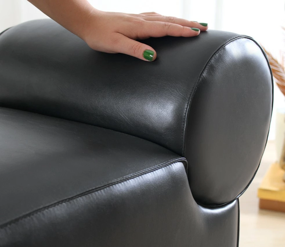 Puf lëkure e zezë, Atelier del Sofa, Rohin