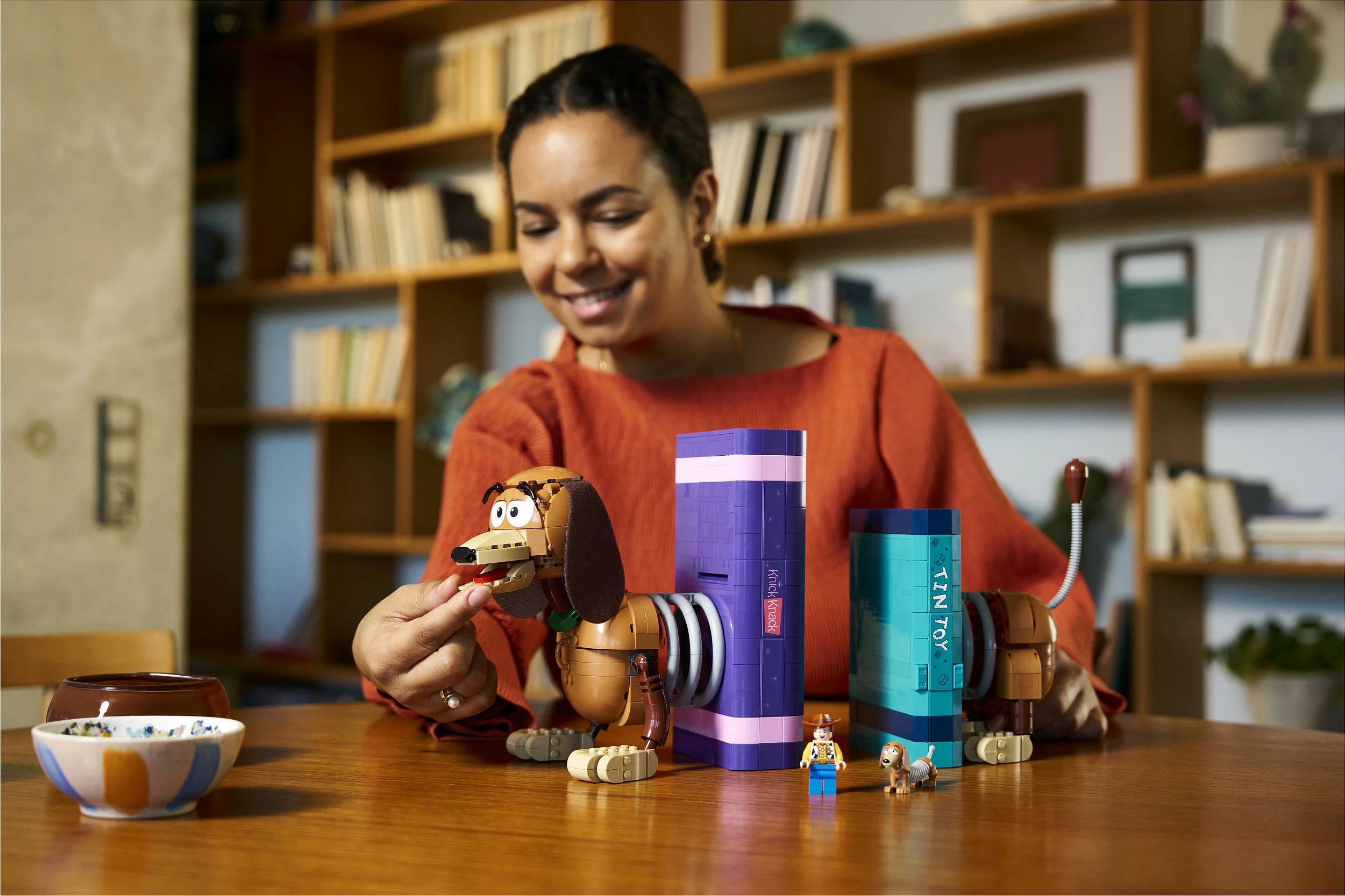 Set ndërtimi LEGO Disney Pixar Toy Story 43301 Slinky Dog Bookends, 1311 pjesë, 18+, shumëngjyrësh