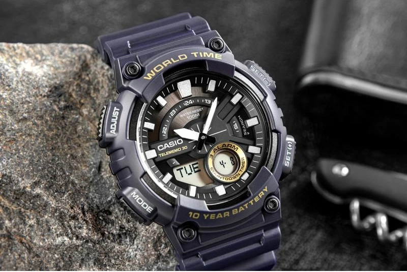 Orë dore për meshkuj CASIO, e zezë