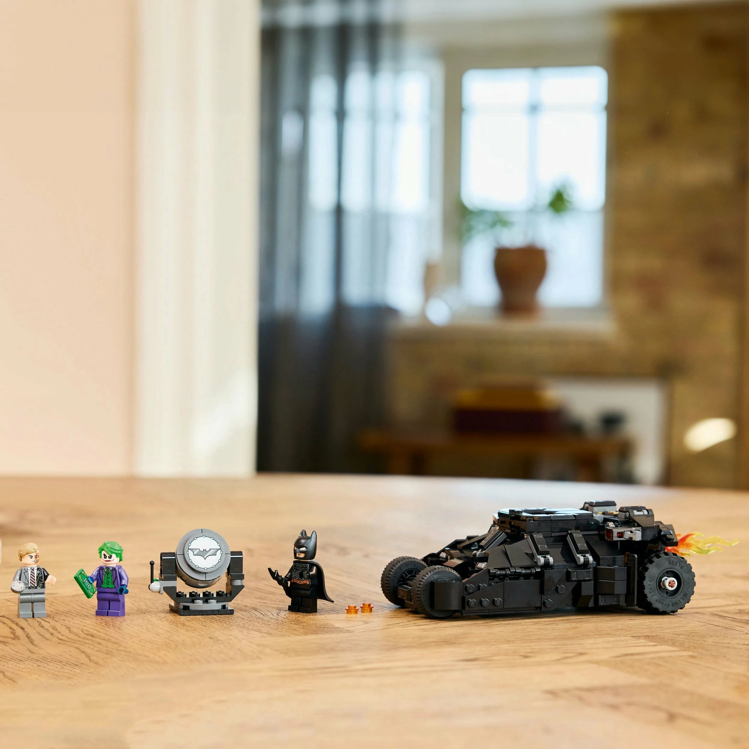 Set ndërtimi LEGO DC Super Heroes Batman Tumbler vs Two-Face dhe Joker 76303, 429 copë, 8+, e zezë