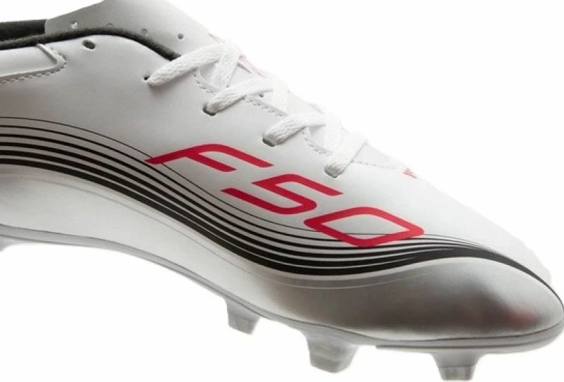 Atlete futbolli adidas për meshkuj, të bardha