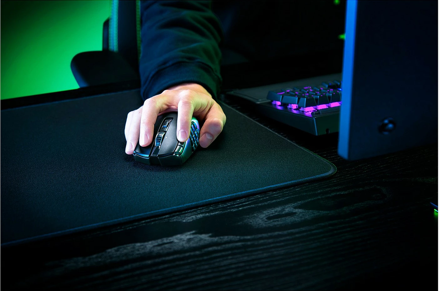 Maus Razer Naga V2 HyperSpeed, wireless + Bluetooth, 30000 DPI, i zi