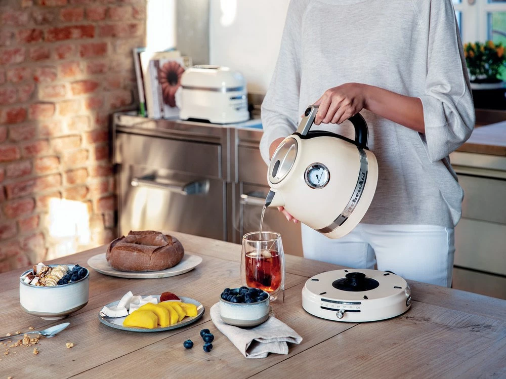 Çajnik elektrik KitchenAid 5KEK1522EAC, 1.5 L, 2400 W, Krem