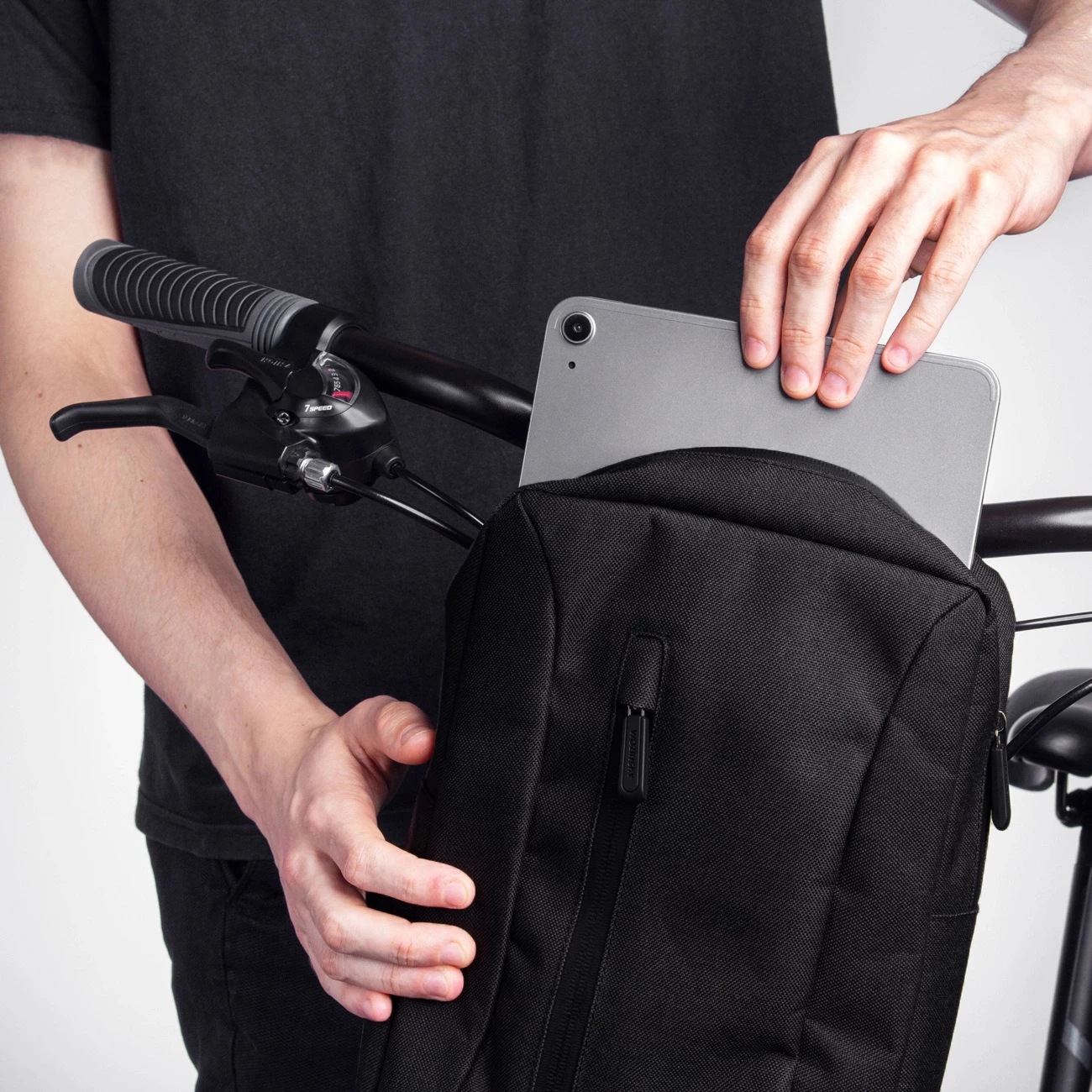 Çantë biçiklete Wozinsky WSB6GR për timon, gri