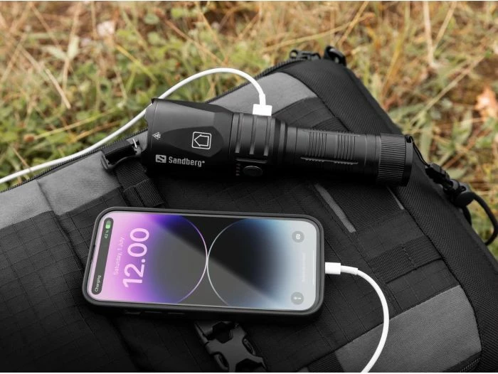Dritë dore me powerbank Sandberg Survivor Torch 420-89, 5000 mAh, 1200 lm, IPX45, USB-A/USB-C, set me kabllo + rrip dore, e zezë