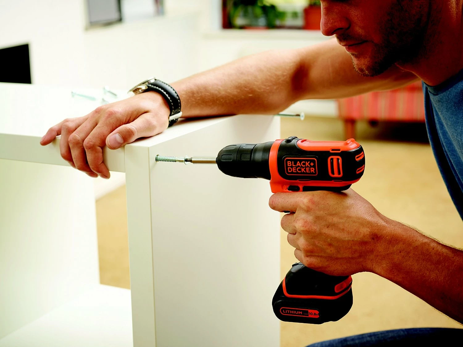 Burmashinë/vidhosëse me bateri Black&Decker BDCD12 10.8V 1.5Ah, me karikues 8-orësh, e zezë/portokalli