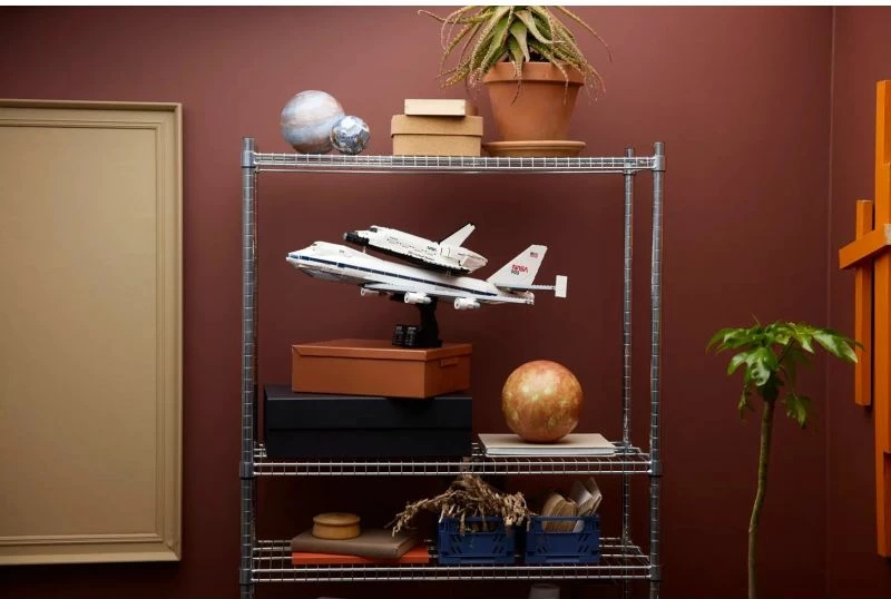 Set LEGO Icons për të rritur, Shuttle Carrier