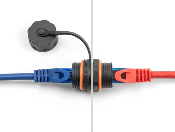 Lidhës kablli RJ45 DeLOCK Cat6A, femër-femër, me fileto M20, IP68, i zi