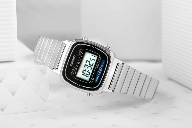 Orë dore digjitale për femra CASIO, argjend