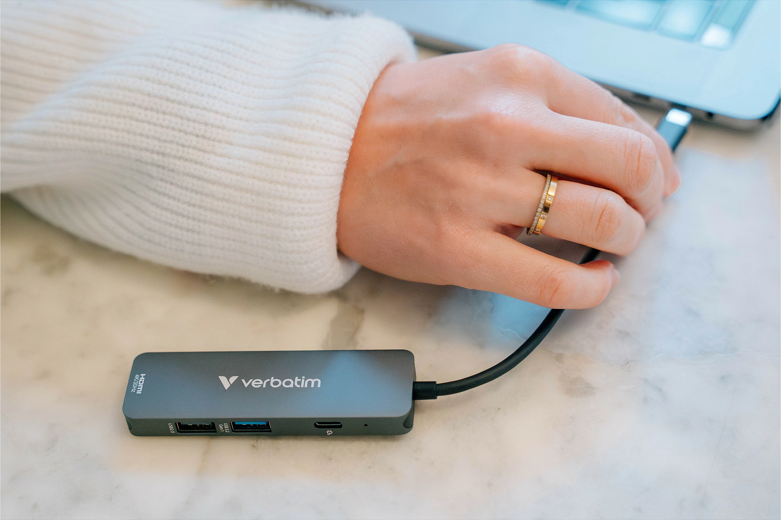 USB-C HUB Verbatim Essentials 4-port, HDMI 4K, 2x USB-A 3.2 Gen 1, USB-C PD, gri