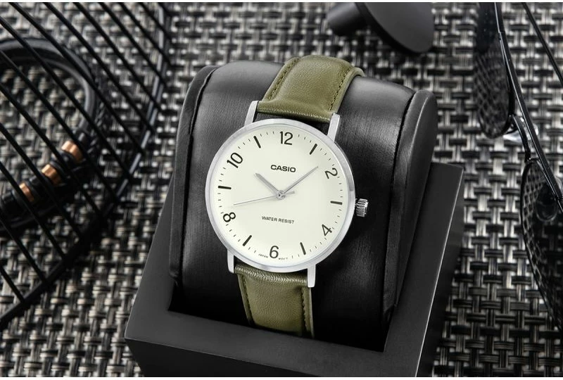 Orë dore për meshkuj CASIO, olive