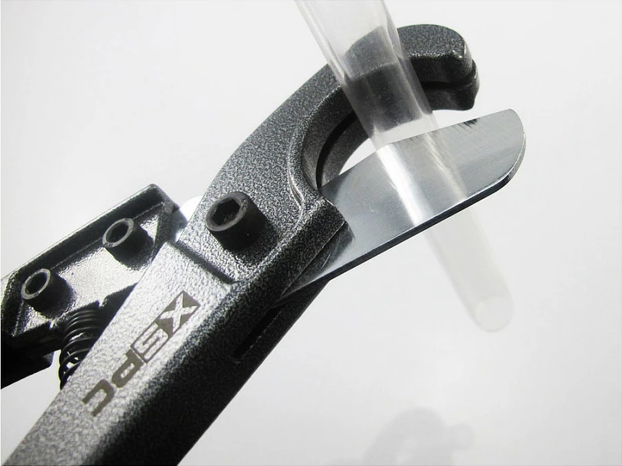Prerës tubash XSPC 0-25 mm, për tuba soft dhe hard, i zi
