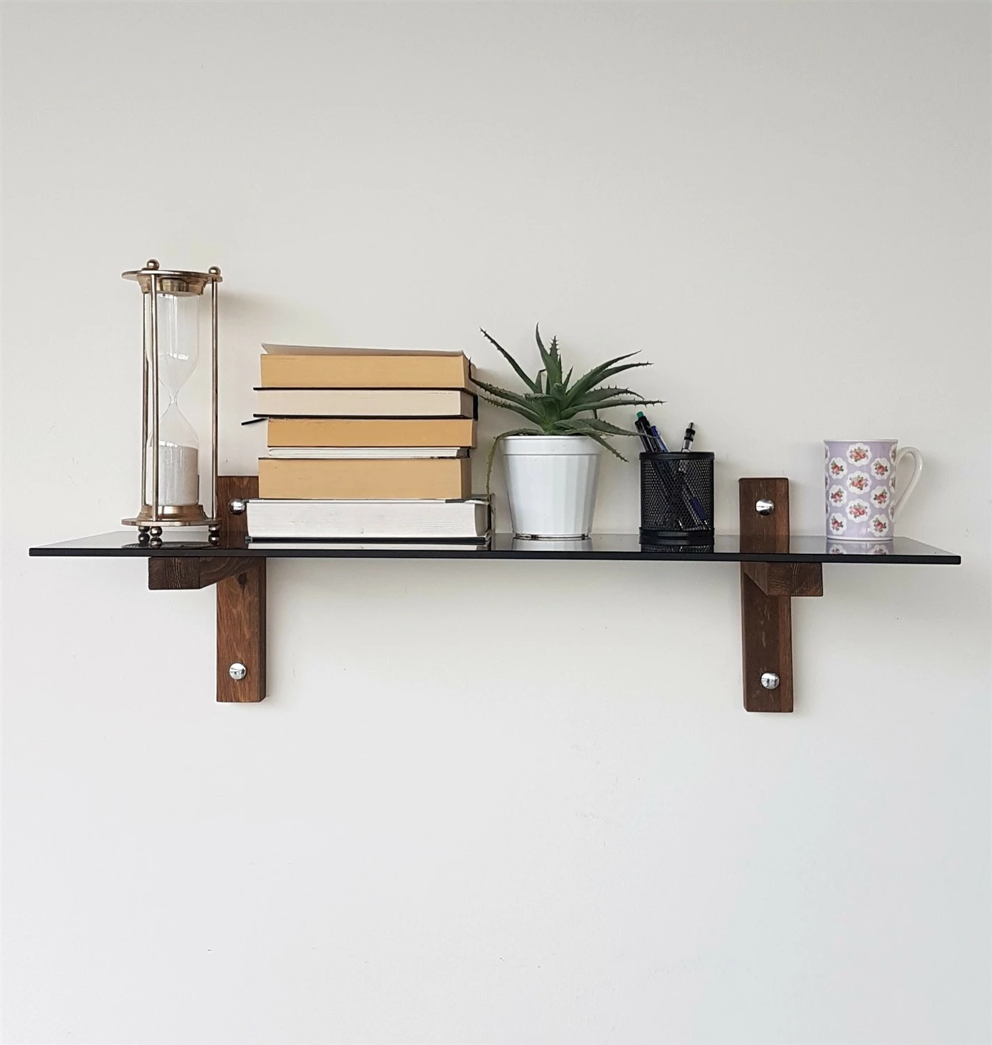 Raft muri Hanah Home, R101, xham i temperuar, kornizë druri, ngjyrë arre dhe fume, 85x25x25cm