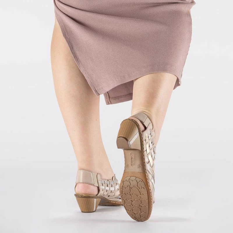 Këpucë me take për femra Rieker 46778-64, krem