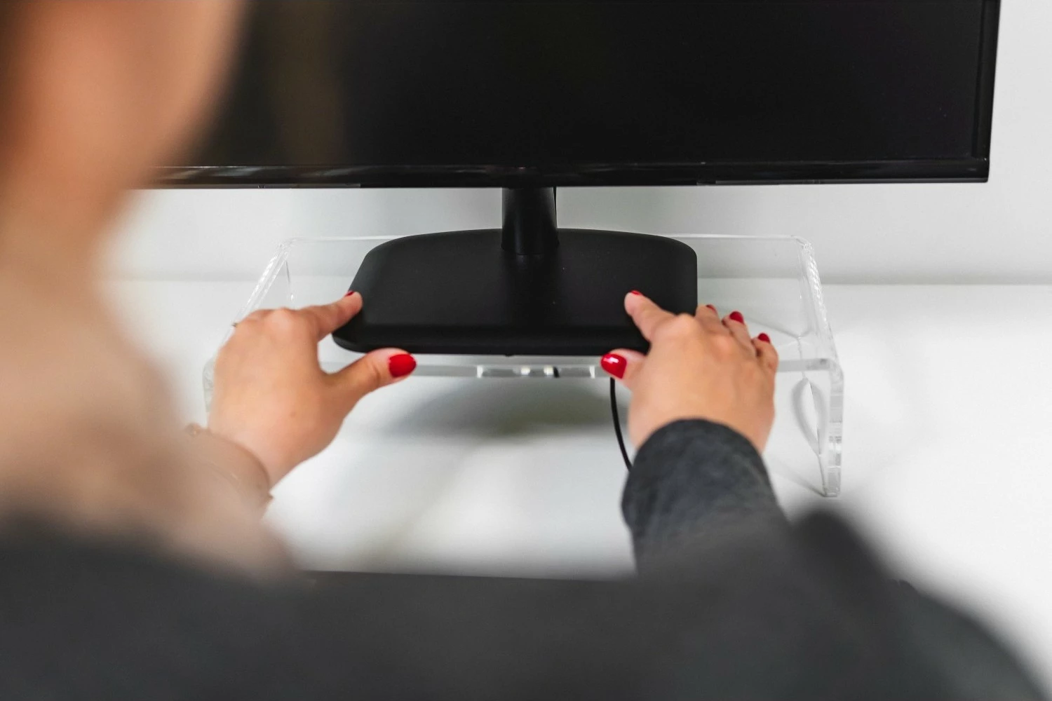 Stendë monitori BakkerElkhuizen Q-riser 90, transparent, për monitor 10-30 inç