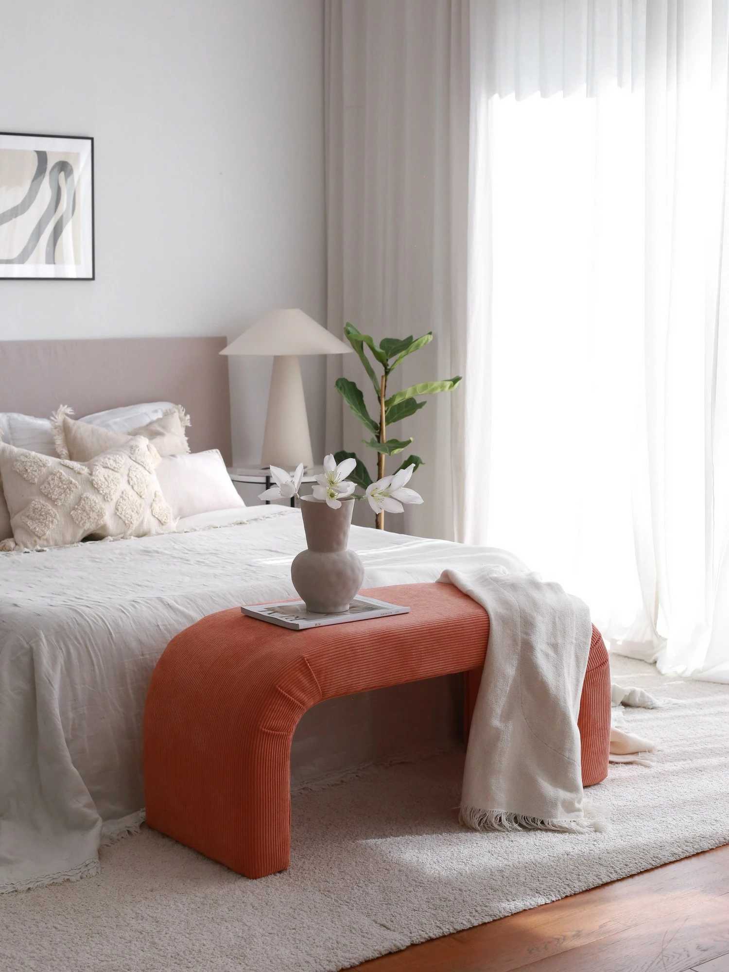 Pouf Atelier del Sofa, Nu Bench, kadife kordon, ngjyrë korale