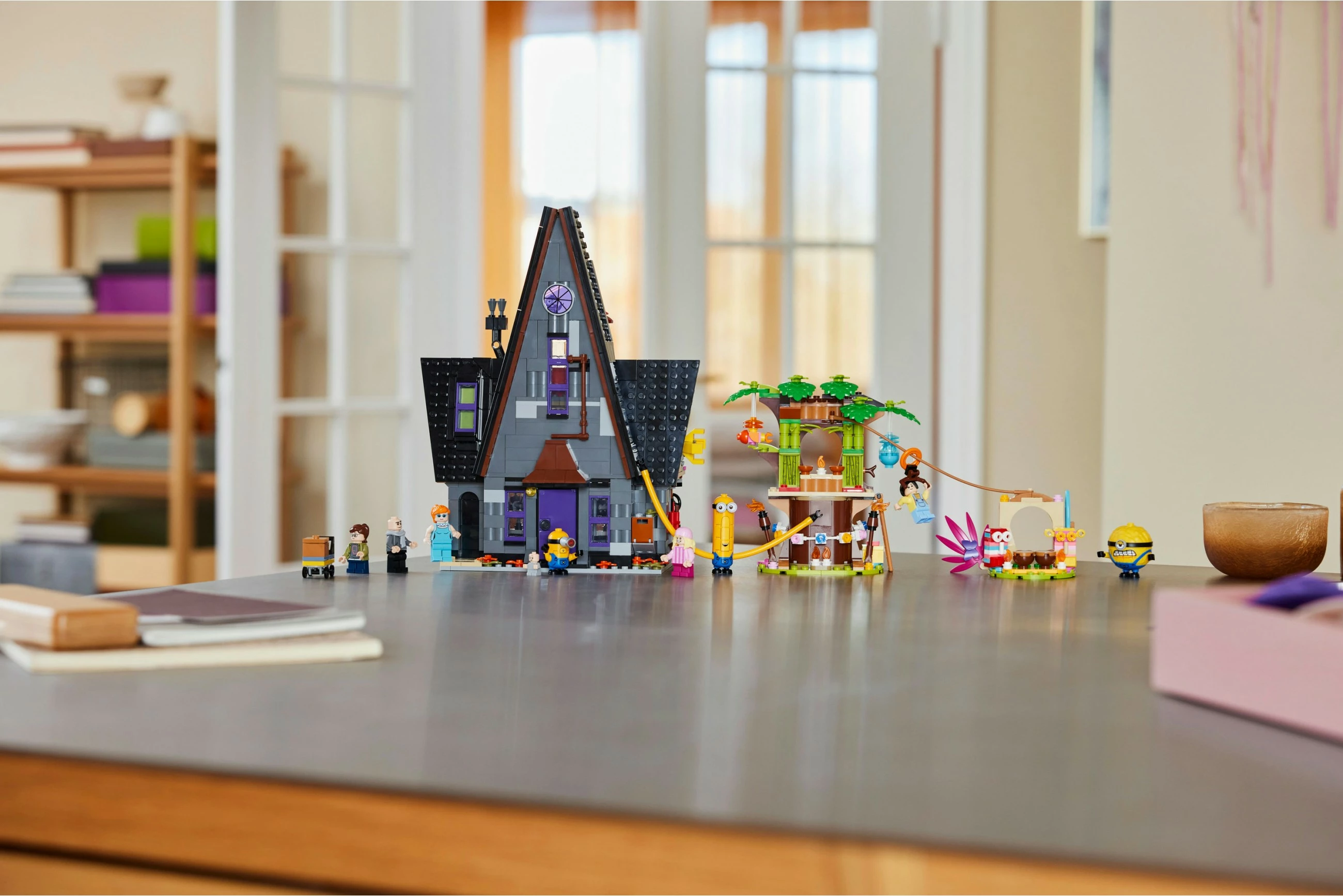 Set ndërtimi LEGO Minions dhe Shtëpia e Familjes së Gru-së, 868 pjesë, 1.31 kg