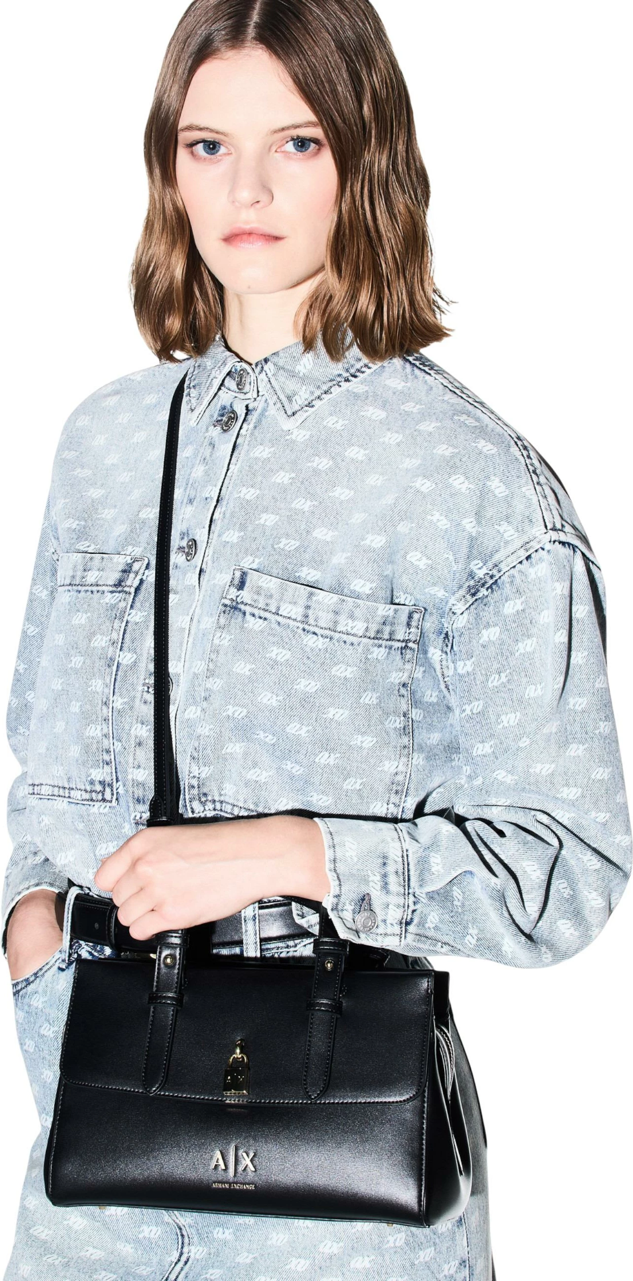 Çantë krahu për femra Armani Exchange XW003055 AF28605, e zezë