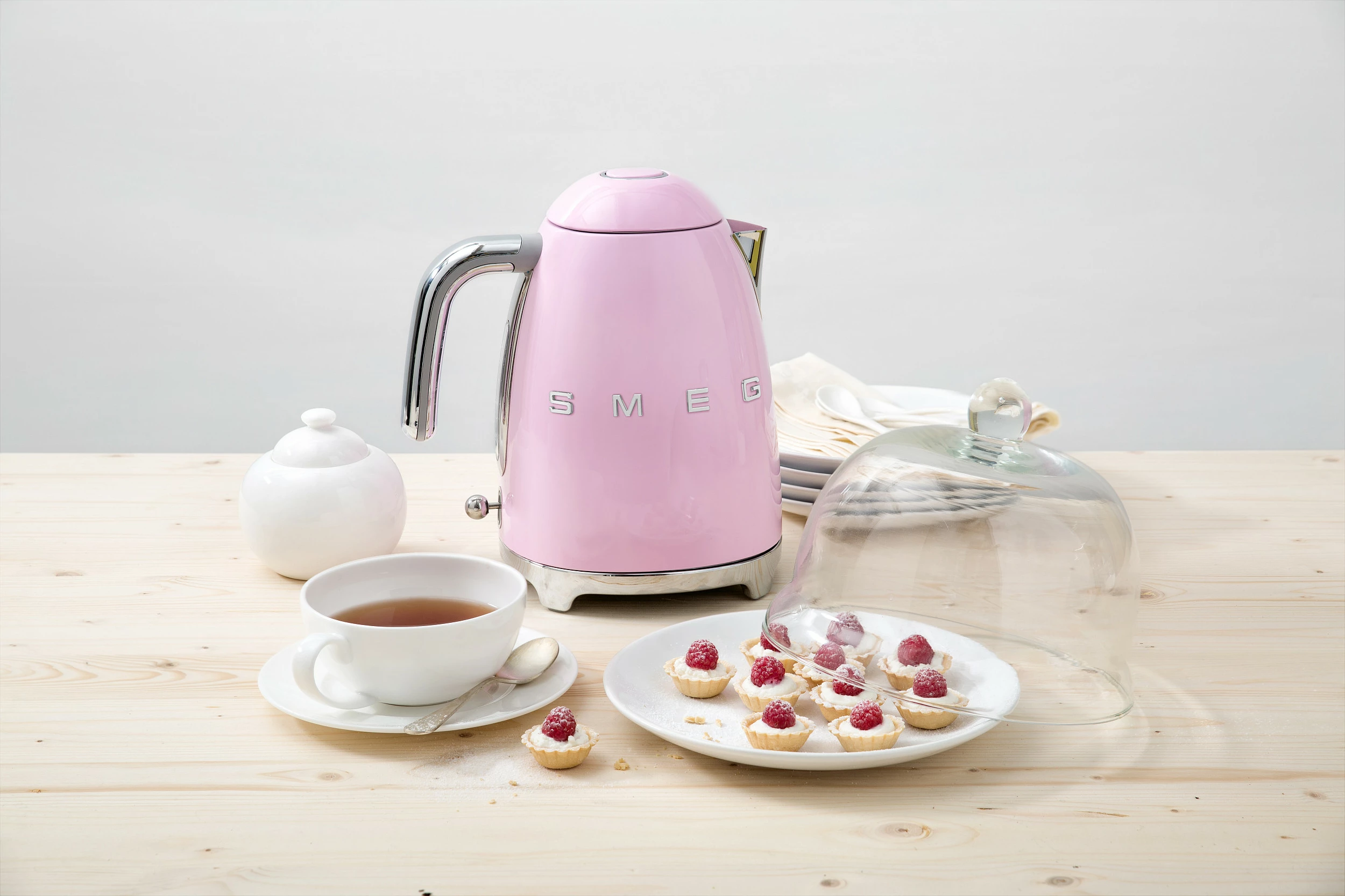 Ibrik elektrik SMEG KLF03PKEU, 1.7L, 2400W, rozë