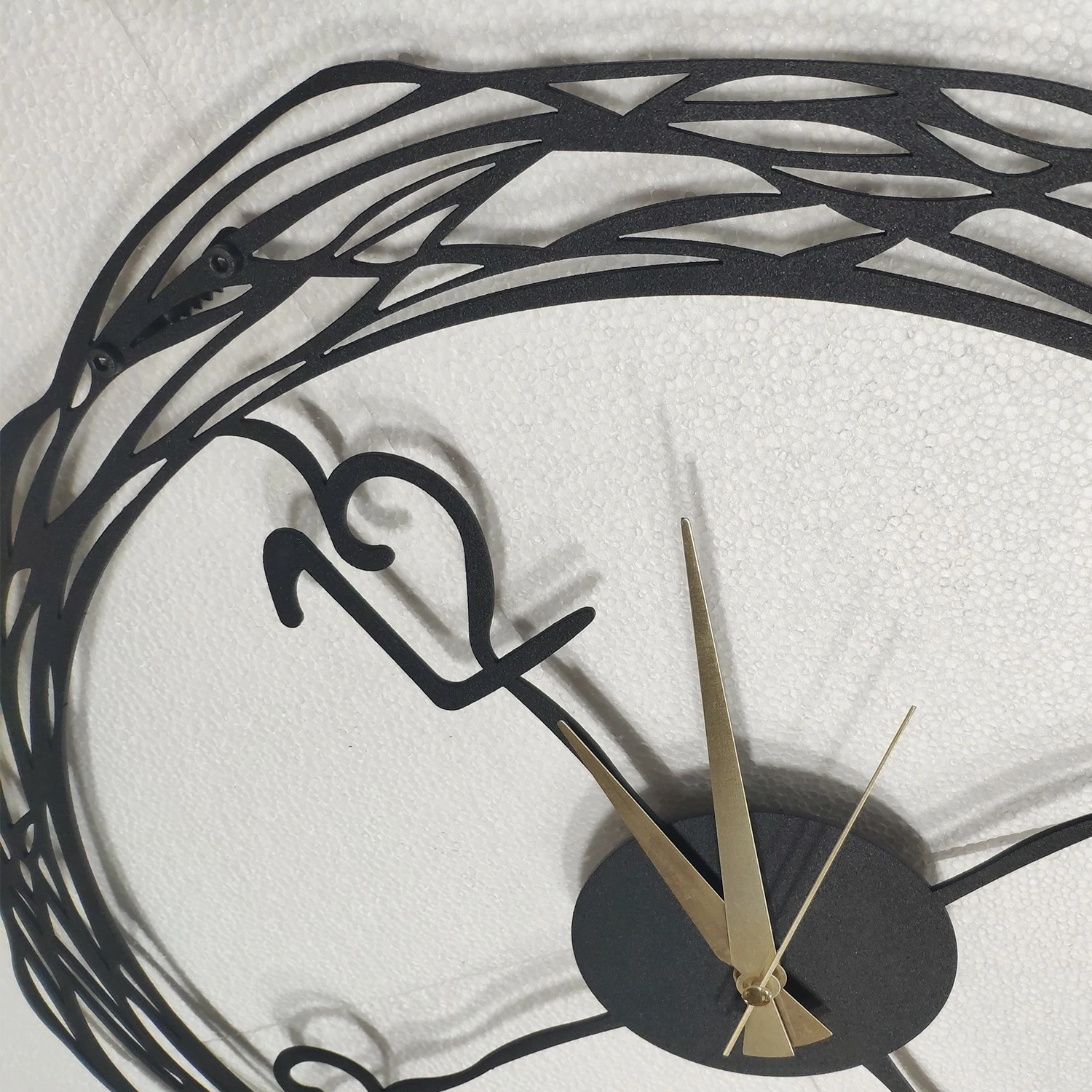 Orë muri dekorative prej metali, Wallity, model Winding, e zezë, 50x50cm