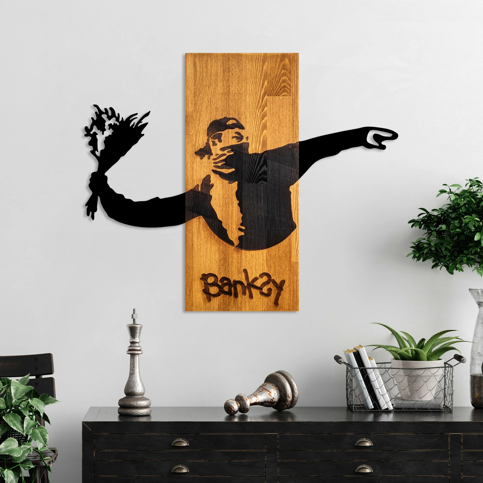 Aksesor dekorativ për mur, dru natyral, Banksy - Flower Thrower, ngjyrë arre, e zezë