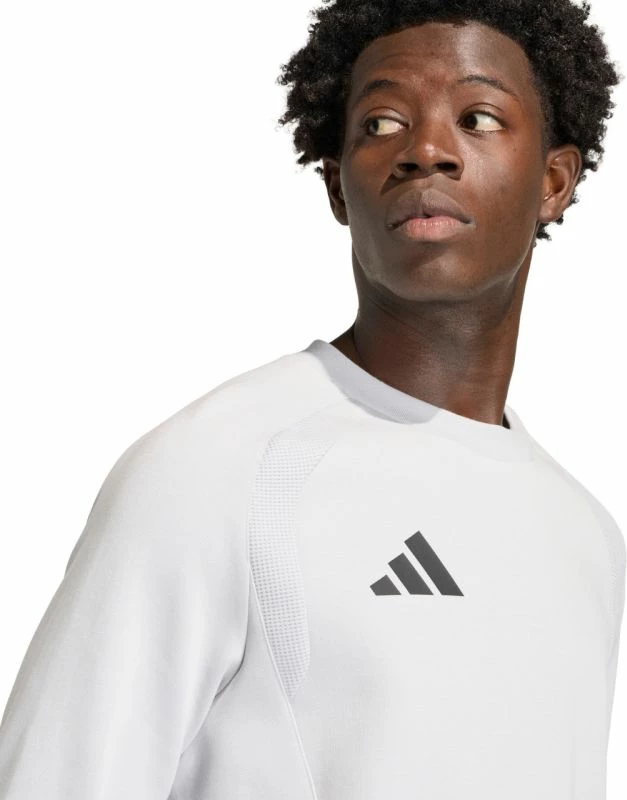 Duks për meshkuj adidas Tiro 26 Travel Crew KD3323, i bardhë