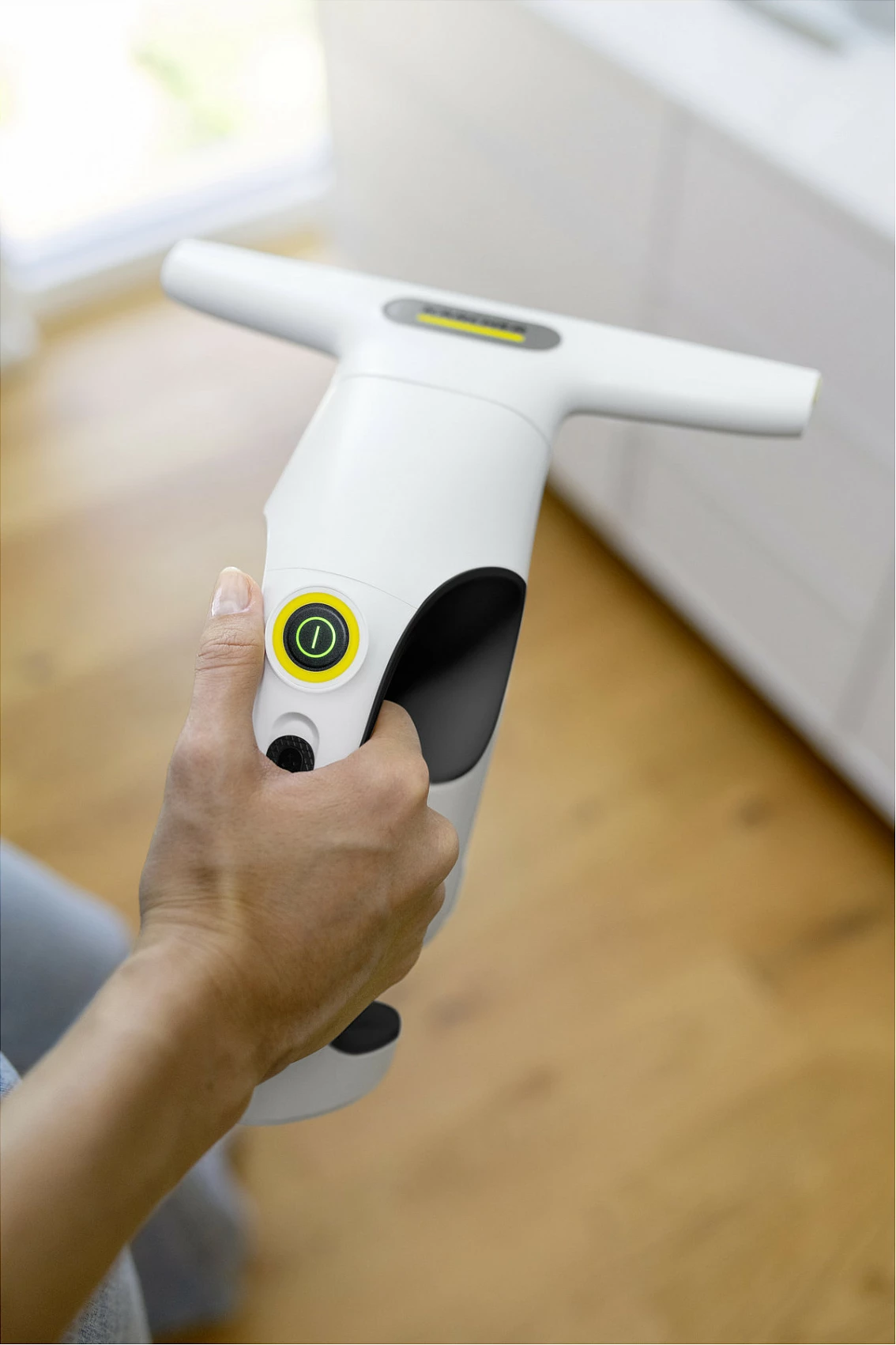 Pastrues dritaresh me vakum Kärcher WV 1 Compact Care, pa kabllo, rezervuar 0.1 L, i bardhë